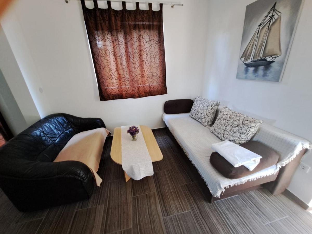 Apartmani Dusica Lumbarda Extérieur photo