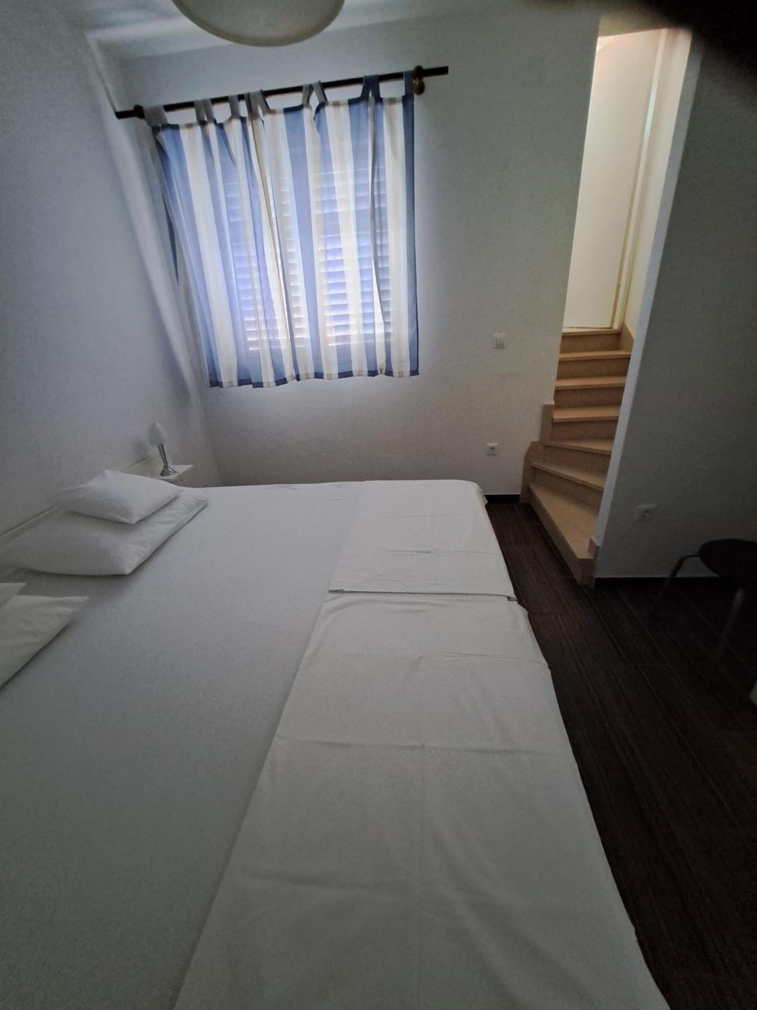 Apartmani Dusica Lumbarda Extérieur photo
